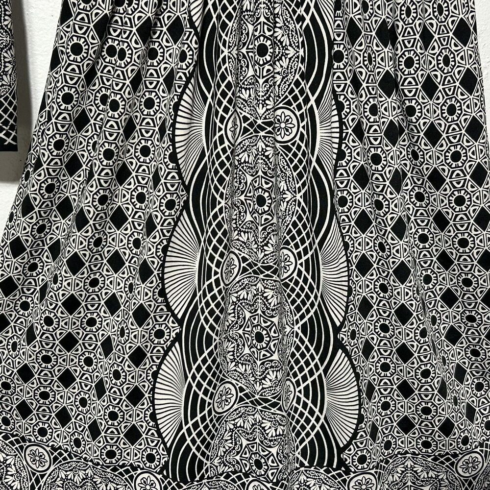 eci New York Black/ White Womens Dress V Neck Size Small NWT - Picture 8 of 16